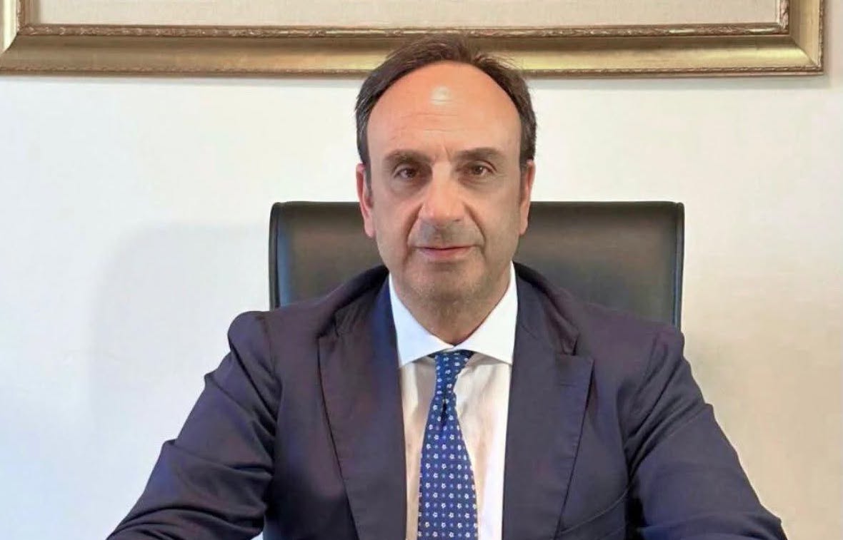 Galluzzo (FdI): “De Luca si adegui alle nostre regole, la prima è l’educazione”