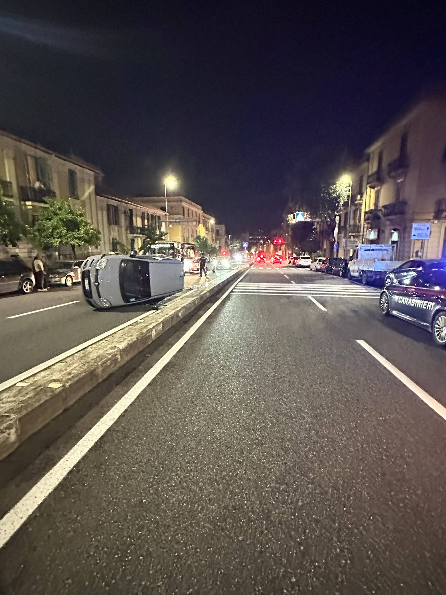 Boccetta, auto si ribalta: traffico in tilt