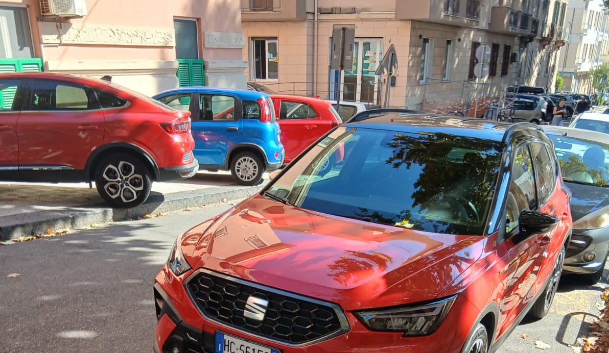Caos davanti alle scuole, mancano i vigili urbani