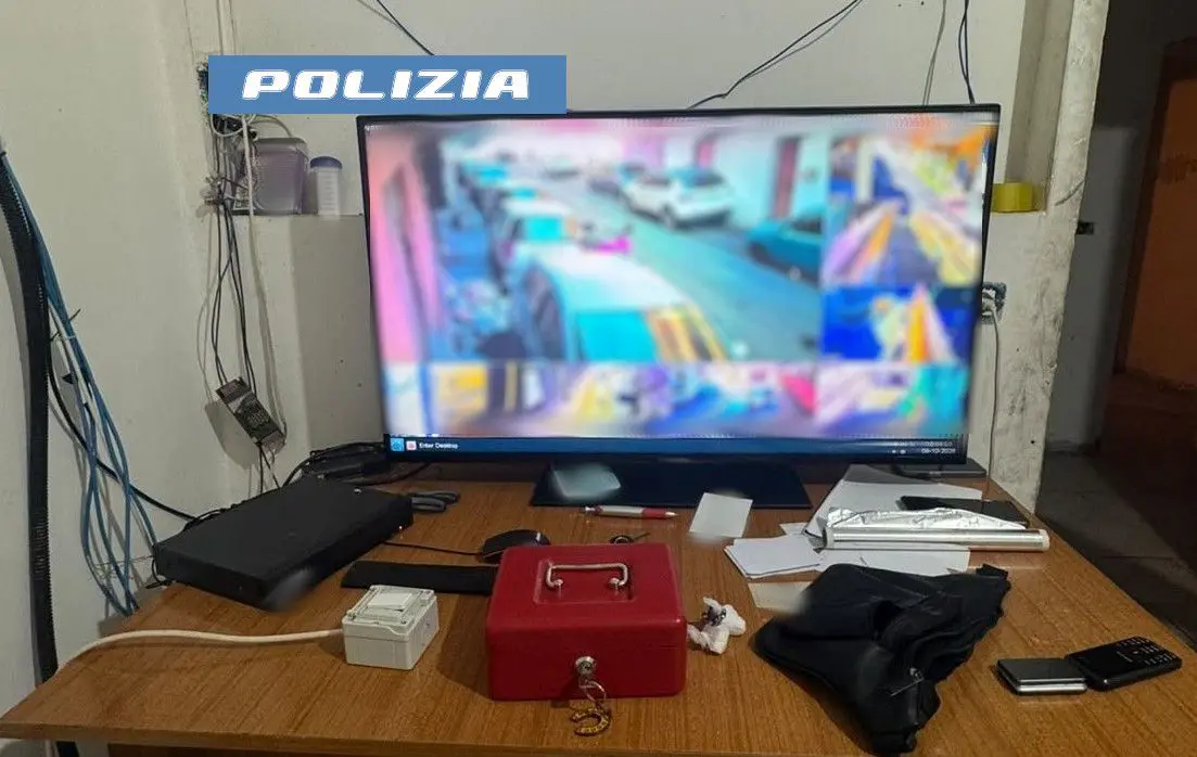 Smantellata una crack room a Catania, arrestato un 22enne